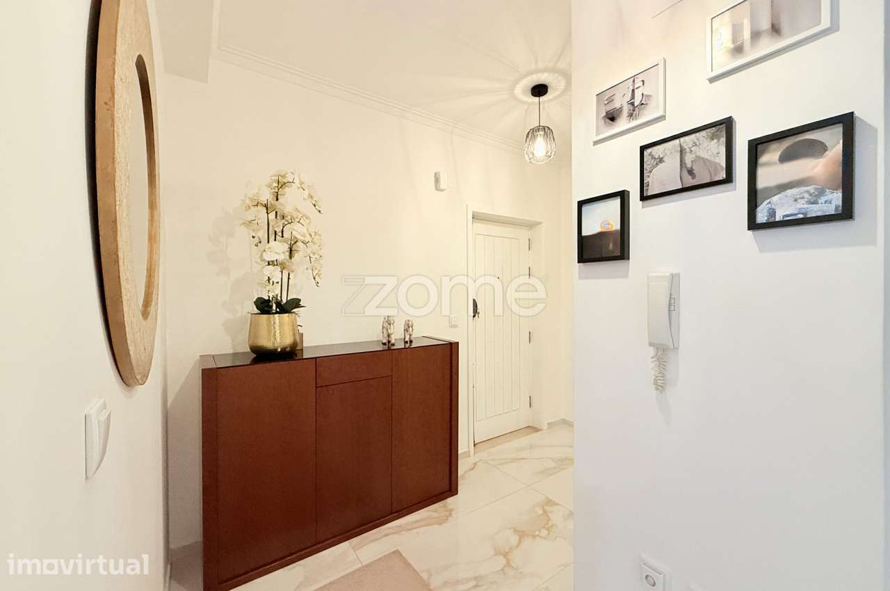 Apartamento T2 com 112 m² | Grande Varanda | Garagem para 2 Carros - Grande imagem: 2/32