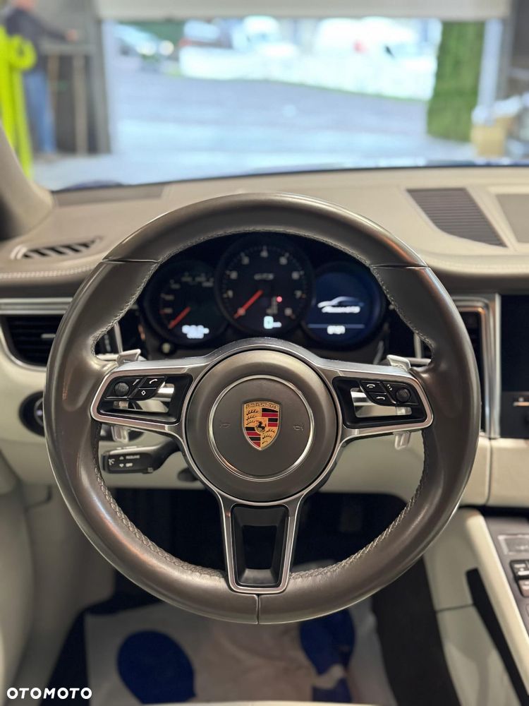 Porsche Macan - 16