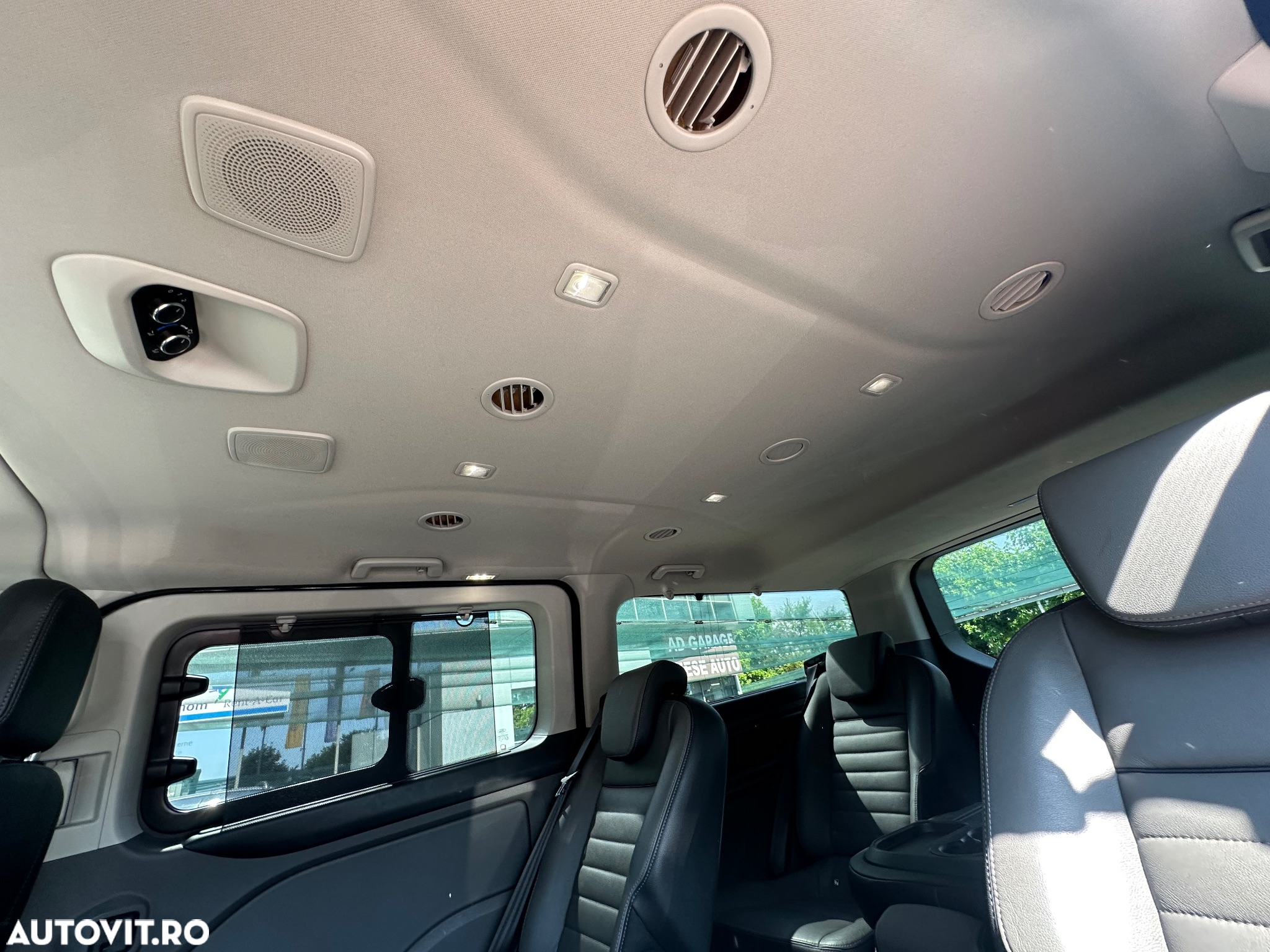 Ford Tourneo Custom Bus 320 2.0 EcoBlue 170 CP L2H1 Titanium Aut. - 23