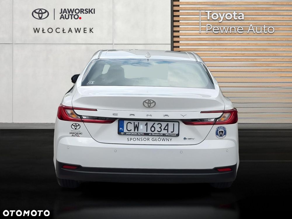 Toyota Camry - 4