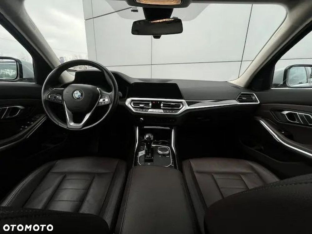 BMW Seria 3 320d Luxury Line - 17