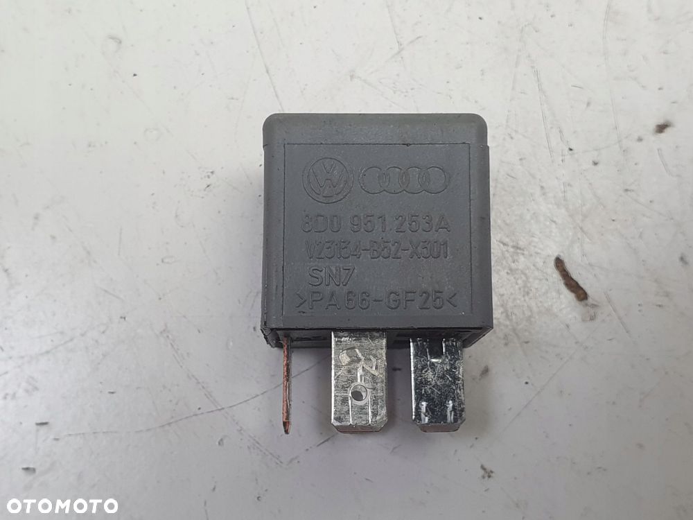 Skoda Octavia II lift PZEKAŹNIK Bezpiecznik 373 8D0951253A - 1