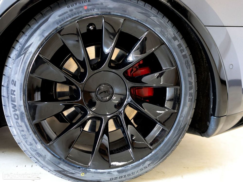 Tesla Model Y Long-Range RWD - 24