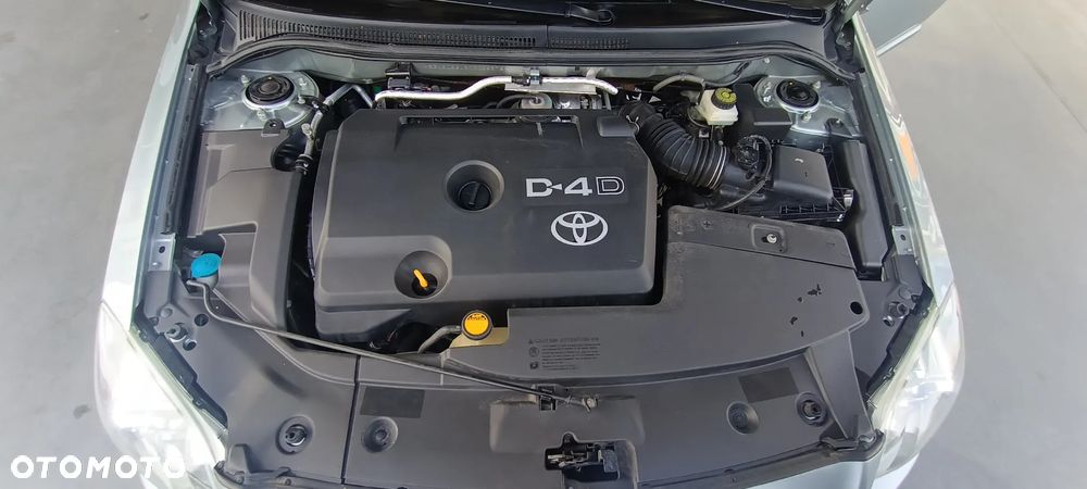 Toyota Avensis 2.0 D-4D Luna - 29