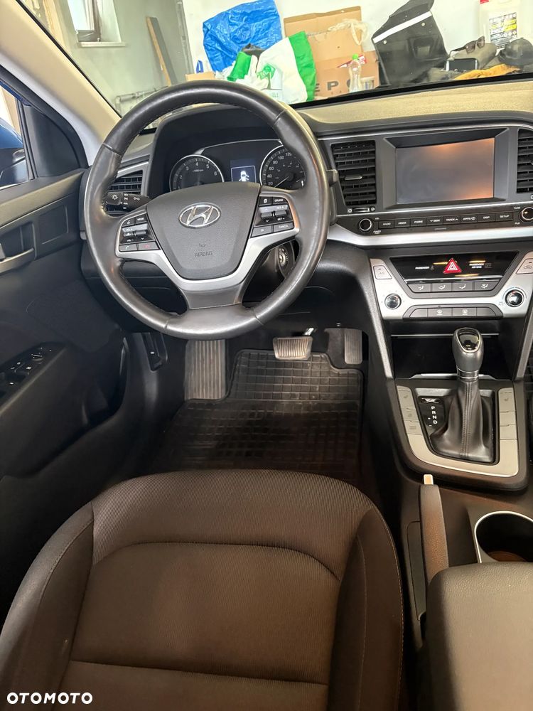 Hyundai Elantra - 5