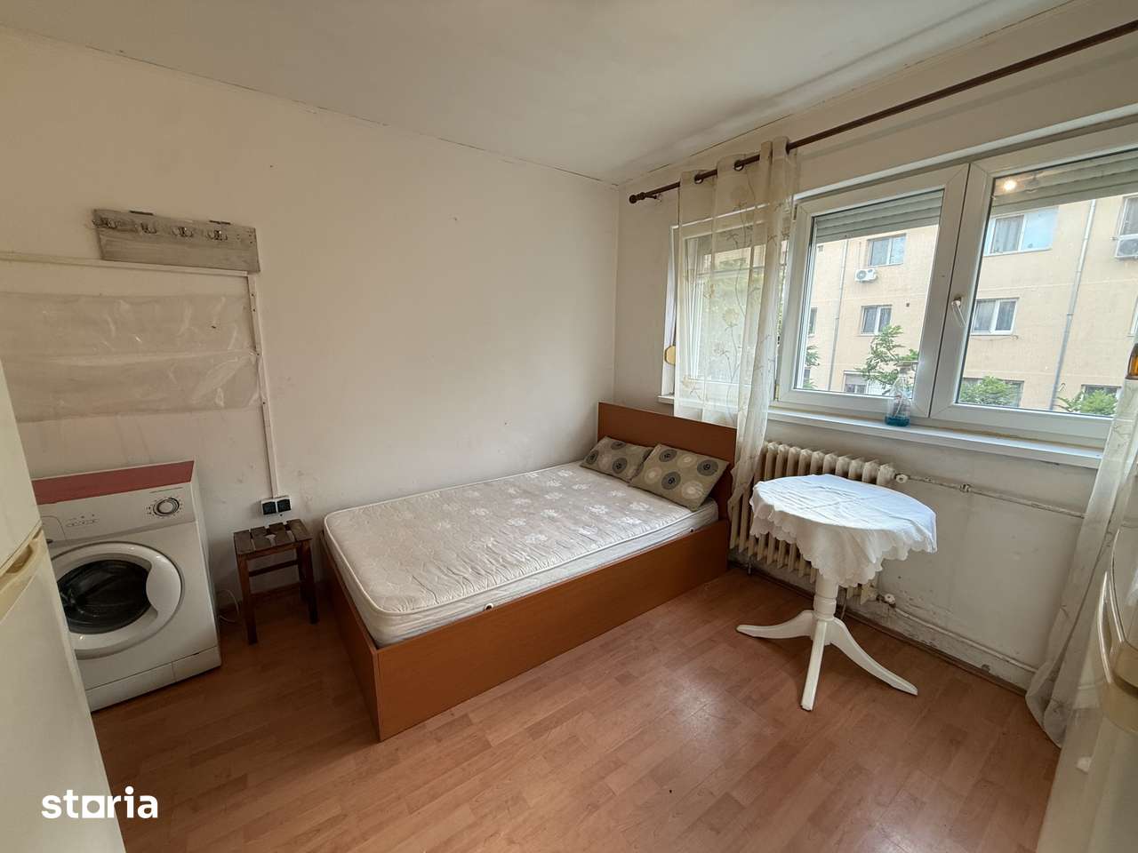 Apartament cu o camera, 16 mp utili, etajul 3, mobilat - Buziasului — fotografia 1