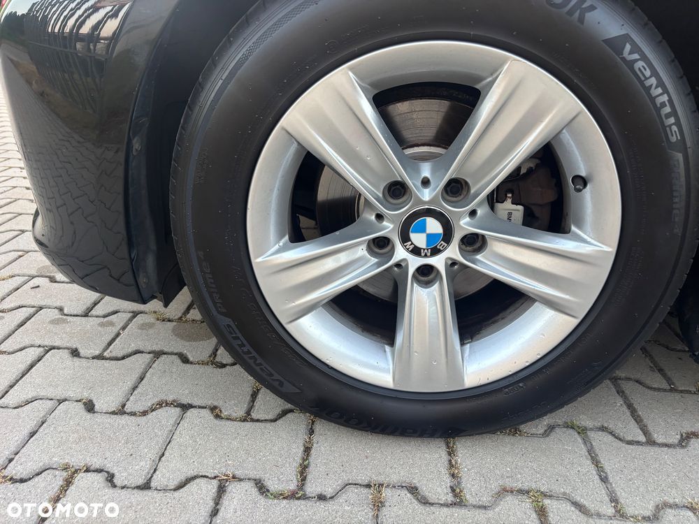 BMW Seria 3 318d DPF Touring Edition Sport - 32