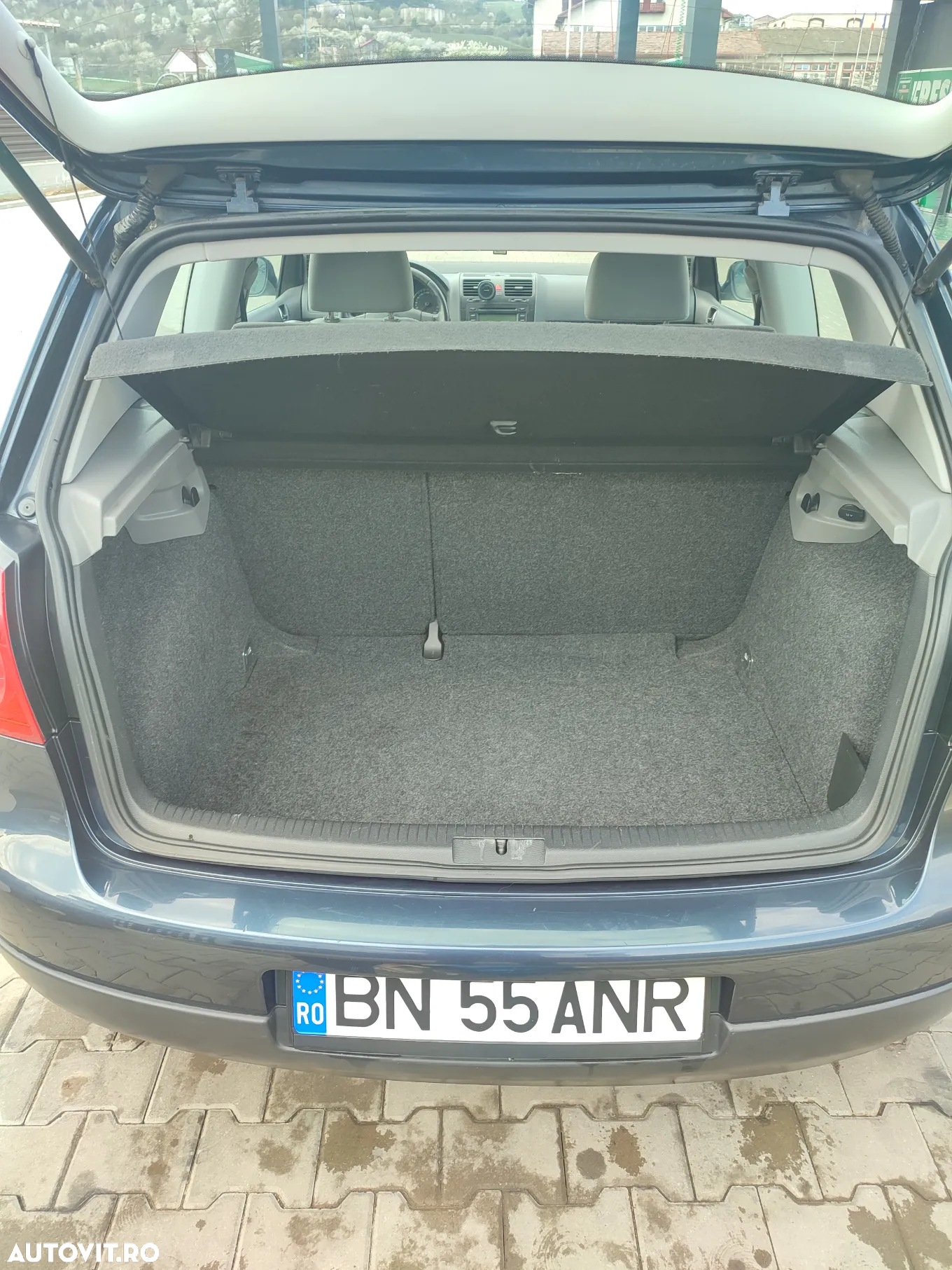 Volkswagen Golf 1.6 FSI Sportline - 5