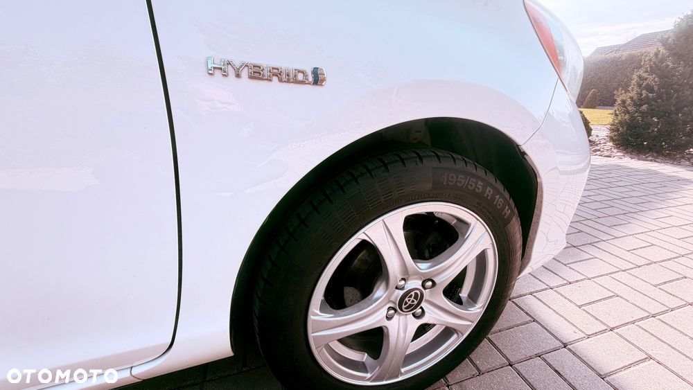 Toyota Prius (Hybrid) - 15