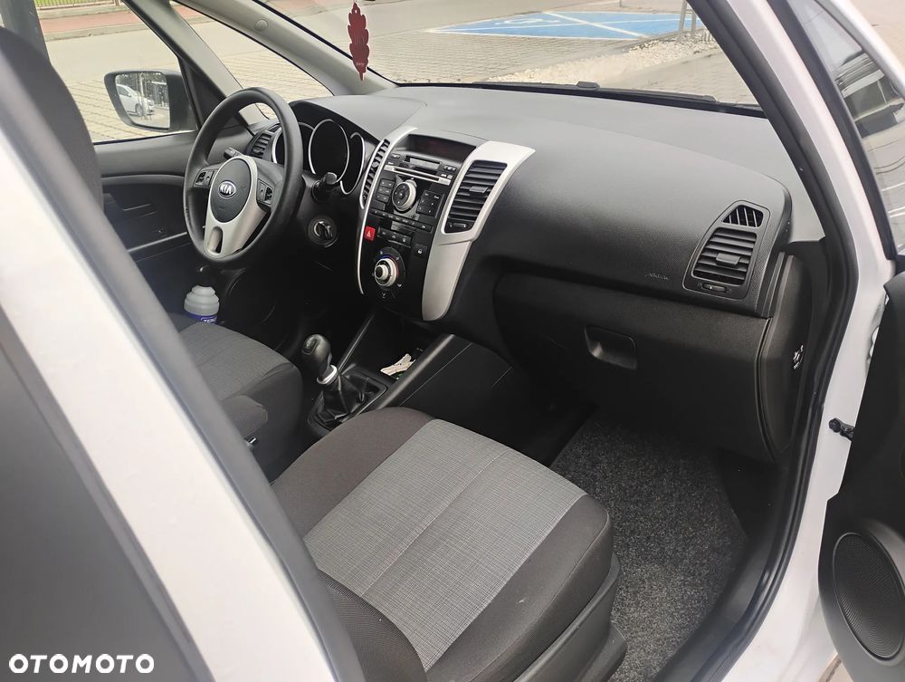 Kia Venga - 8