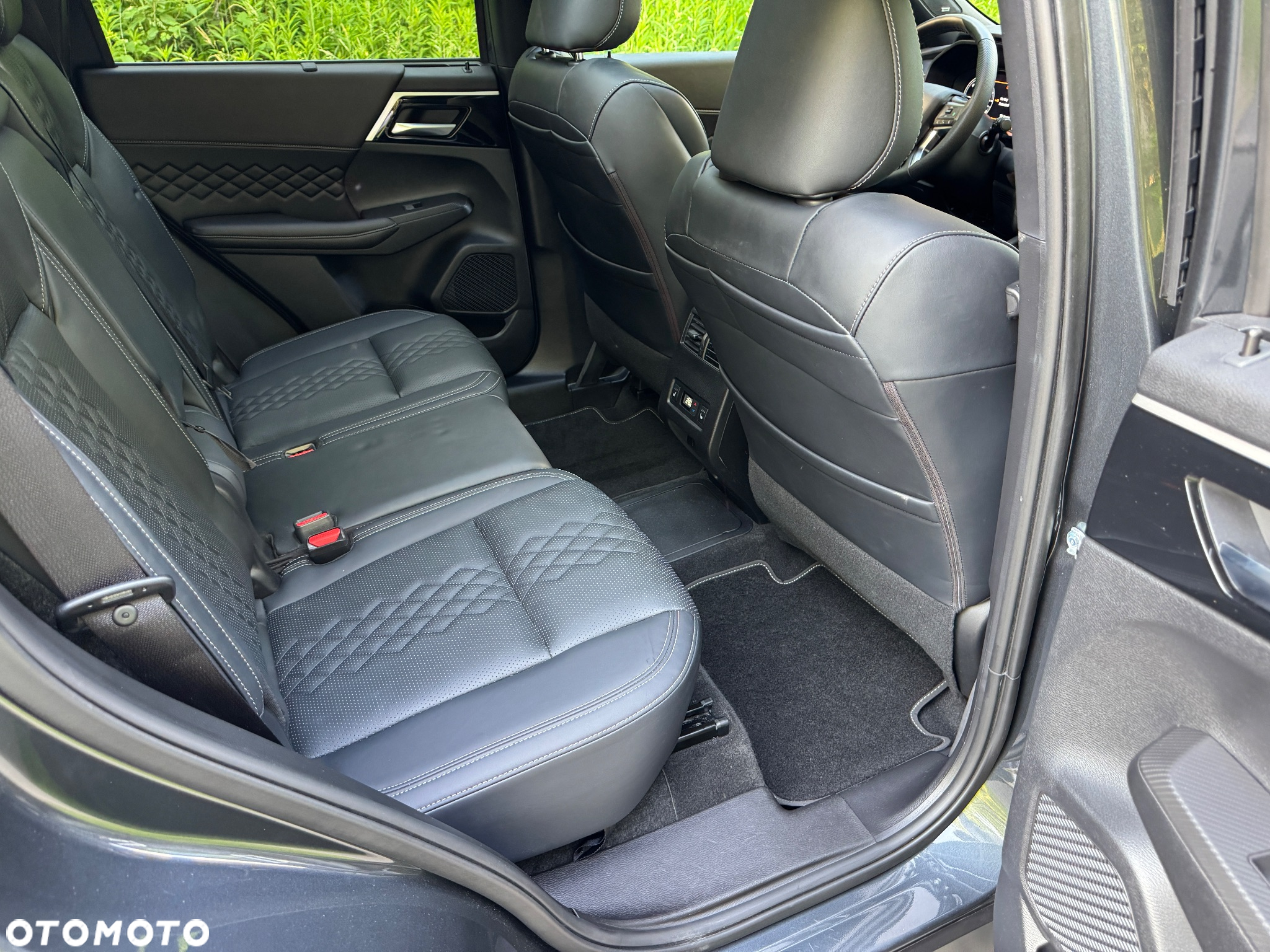 Mitsubishi Outlander 2.4 4WD Plug-In Hybrid - 24