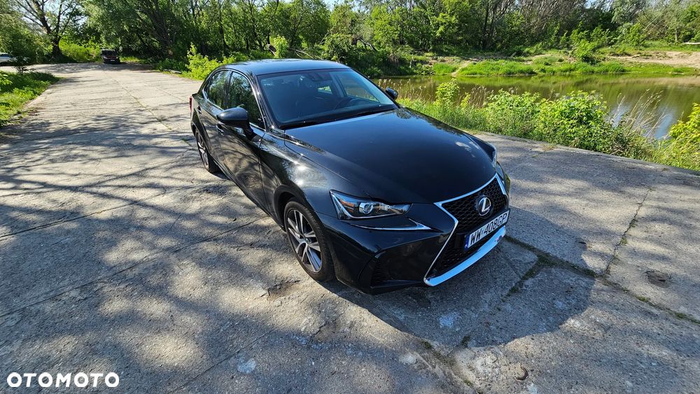 Lexus IS 300h Business Edition - 19