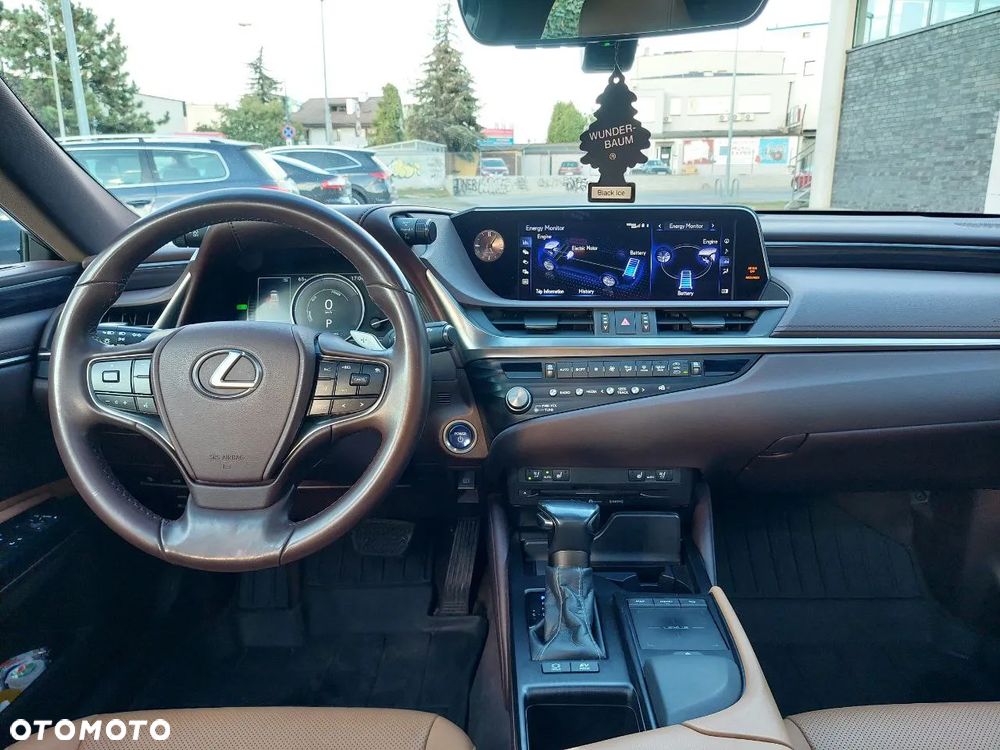 Lexus ES 300h Business Edition + - 13