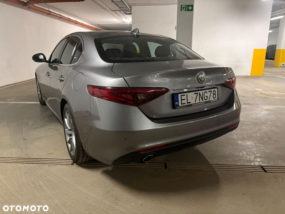 Alfa Romeo Giulia 2.2 AT8 Super - 8