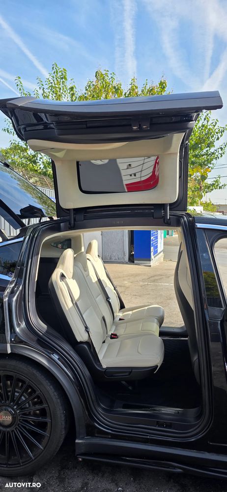 Tesla Model X - 10