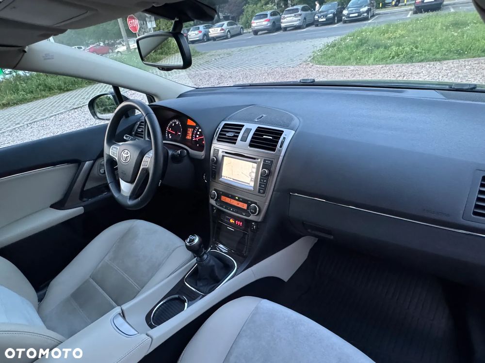 Toyota Avensis - 28