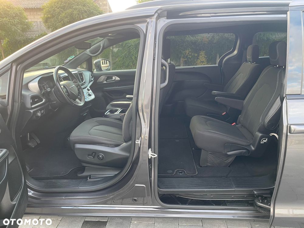 Chrysler Pacifica - 13