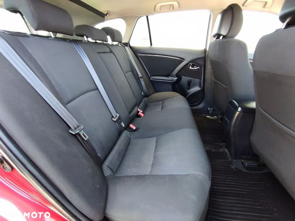 Toyota Avensis - 14