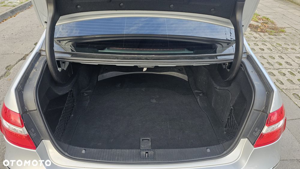 Mercedes-Benz Klasa E 350 CDI DPF BlueEFFICIENCY 7G-TRONIC Elegance - 18
