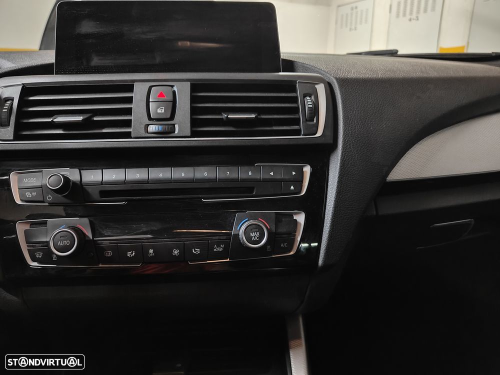 BMW M240i Auto - 11