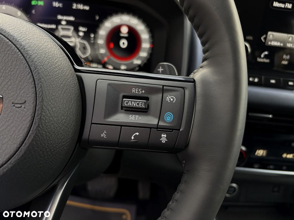 Nissan Qashqai 1.3 DIG-T DCT AKARI - 25