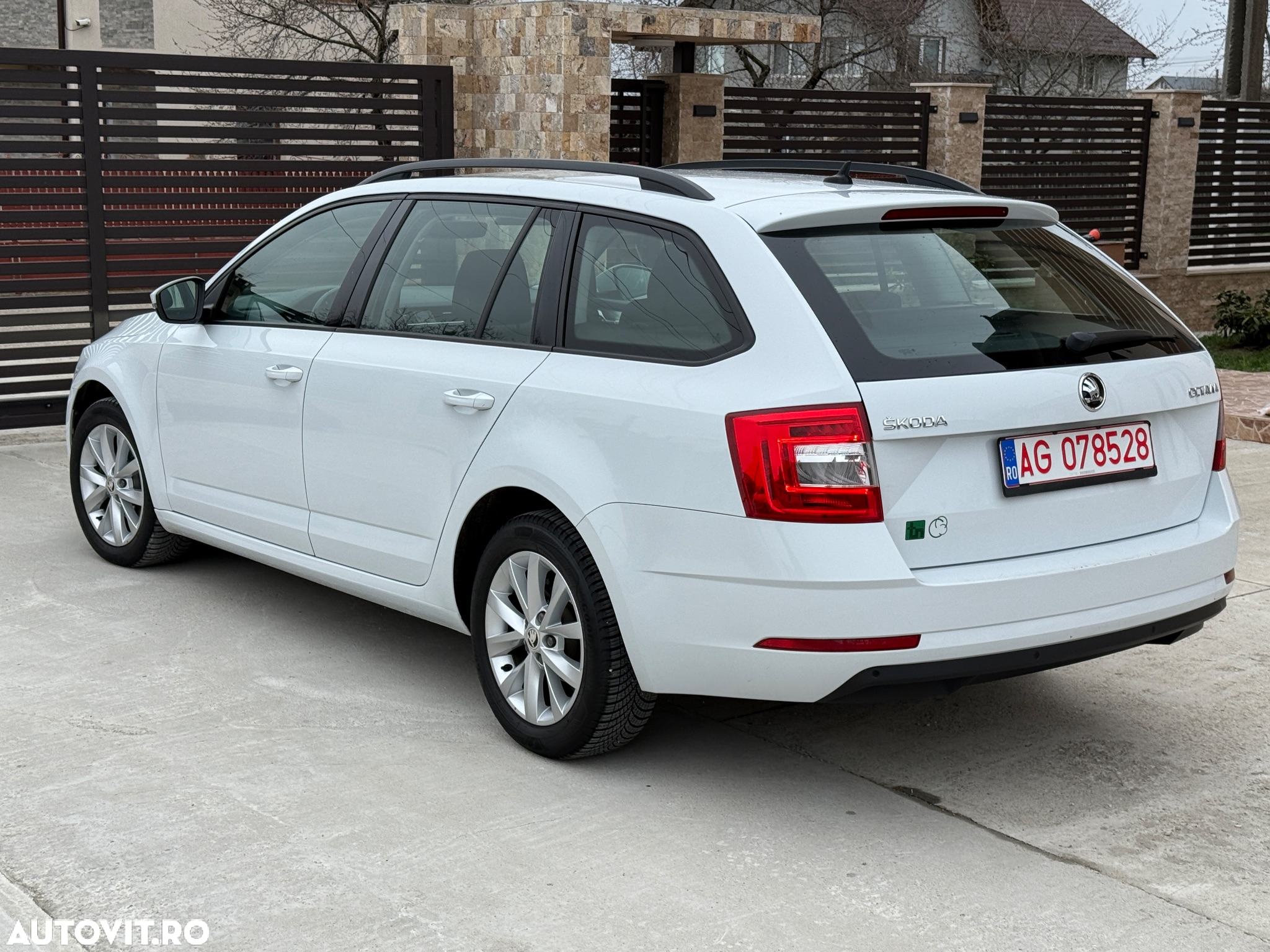 Skoda Octavia Combi Diesel 1.6 TDI DSG Style - 3