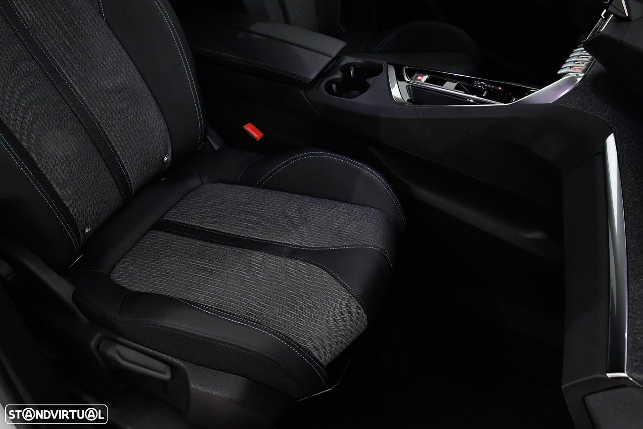Peugeot 3008 1.2 PureTech Allure Pack EAT8 - 26