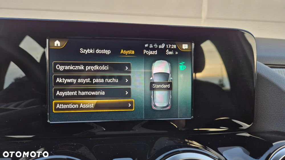 Mercedes-Benz Klasa B 180 Style 7G-DCT - 32