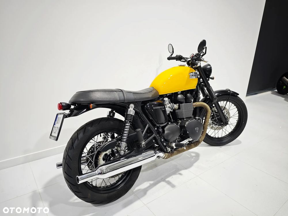 Triumph Bonneville - 9
