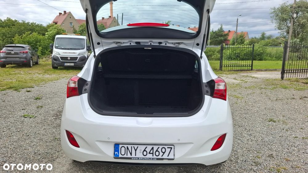 Hyundai i30 blue 1.4 YES Silver - 10