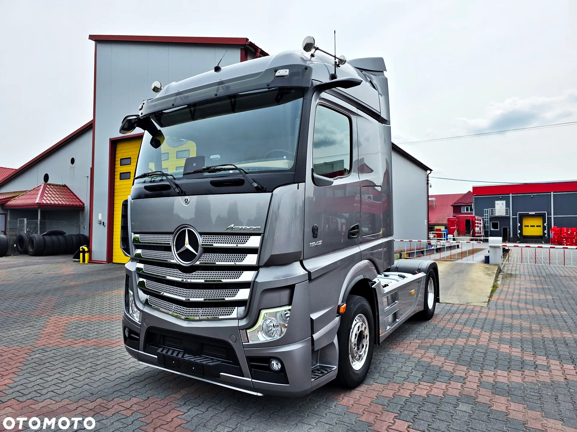 Mercedes-Benz ACTROS 1842 MP5 / Metalik / 263 000 km / Standard 315/70/22.5 - 2