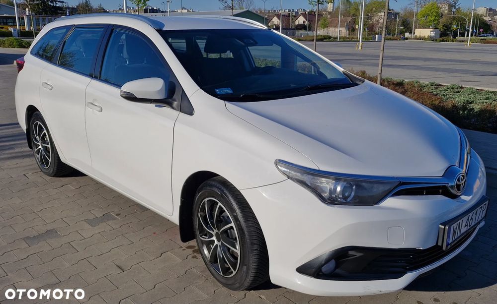 Toyota Auris 1.6 Premium - 1