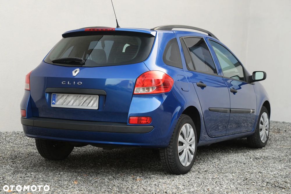Renault Clio 1.2 16V Confort Privilege - 12