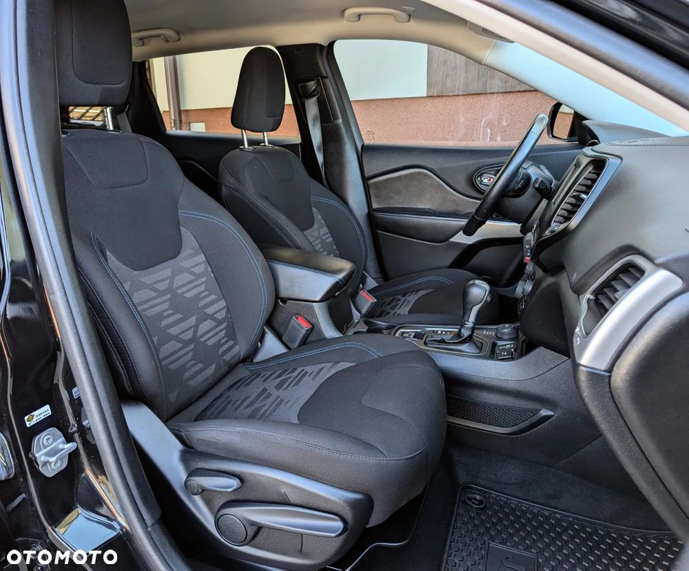 Jeep Cherokee - 20