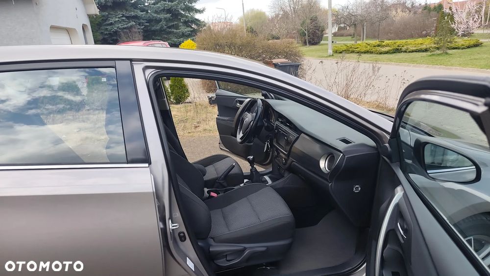 Toyota Auris 2.0 D-4D Luna - 18