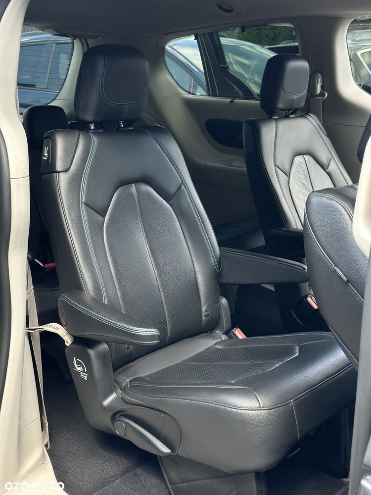 Chrysler Pacifica - 22