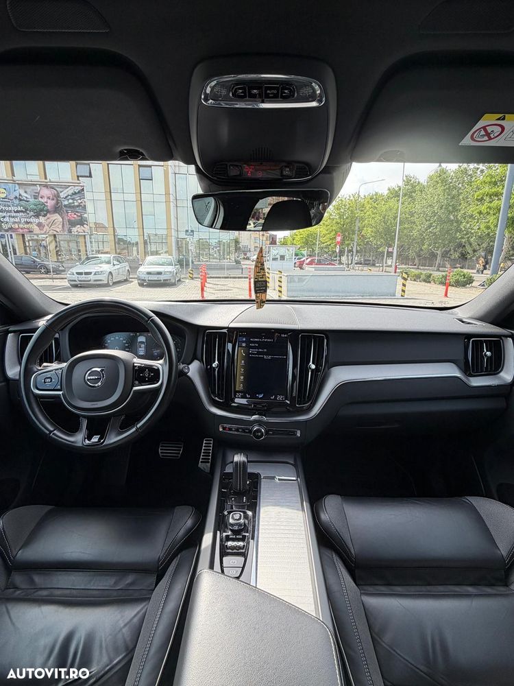 Volvo XC 60 B4 MHEV AWD R-Design - 9