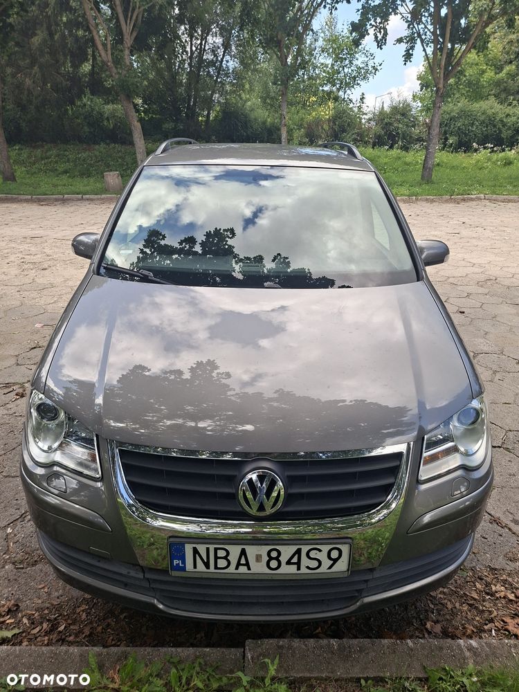 Volkswagen Touran - 1