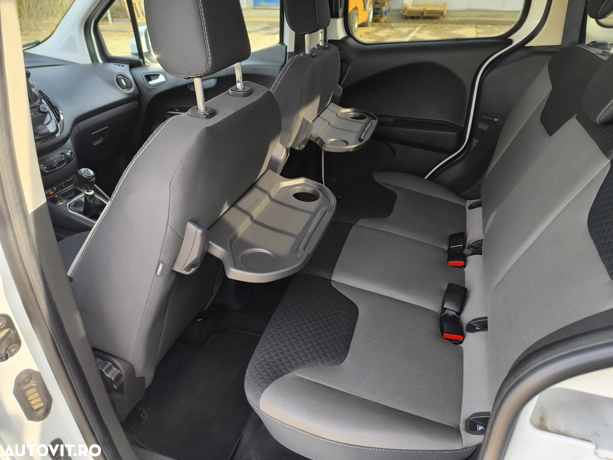 Ford Tourneo Courier 1.5 TDCi Titanium - 17