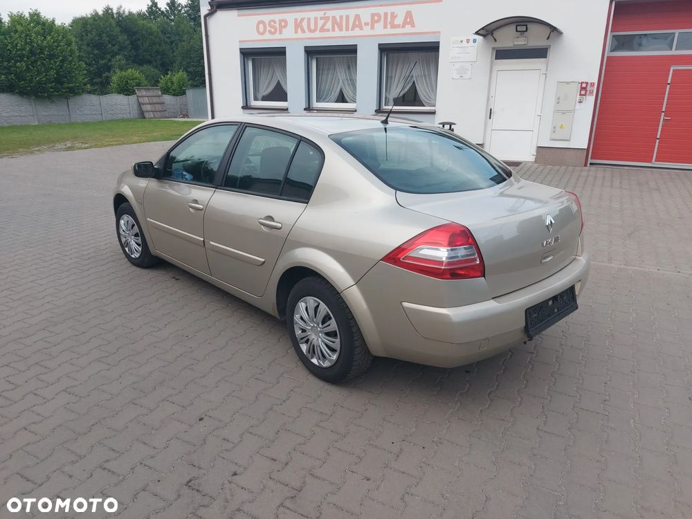 Renault Megane 1.6 16V Confort Privilege - 1