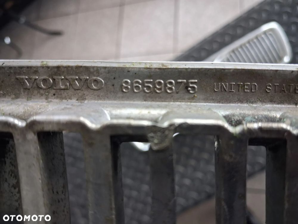 Grill VOLVO V70 II 00-07 GRILL GRIL ATRAPA CHŁODNICA 8659875 - 2