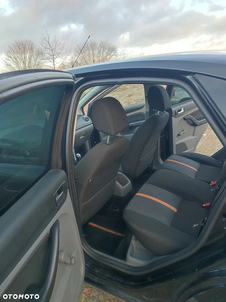 Ford Focus 1.6 Trend EU5 - 24