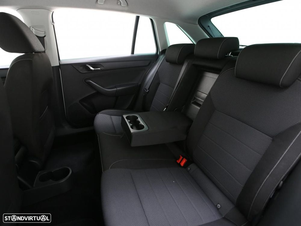 Skoda Rapid - 8