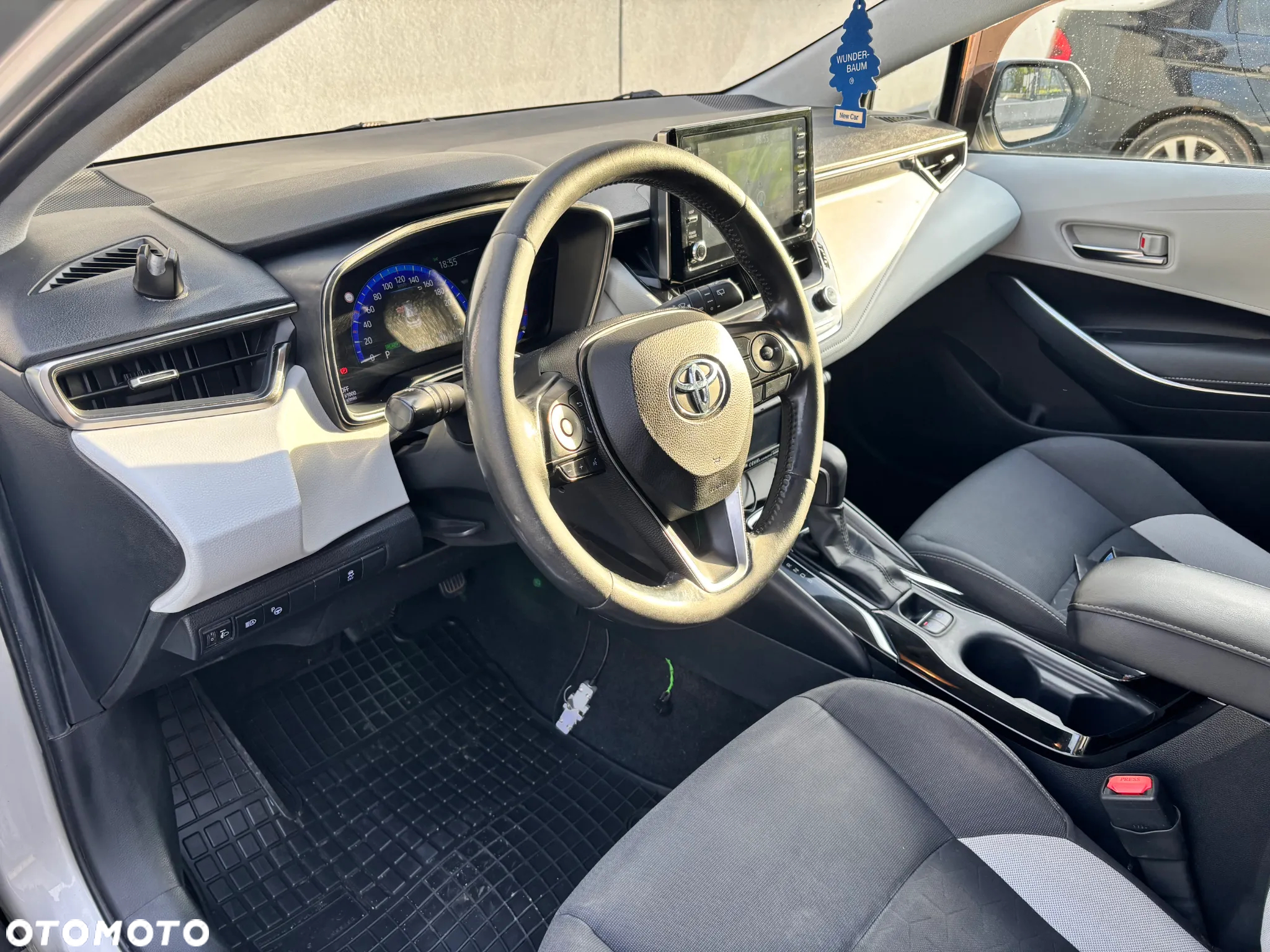 Toyota Corolla 1.8 Hybrid Comfort - 17