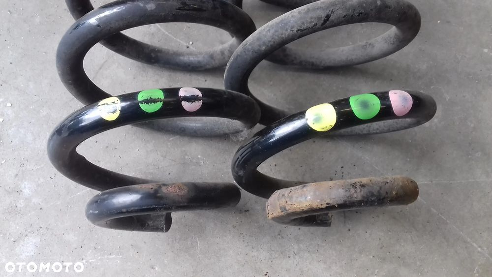 sprężayna zawieszenia tył sedan A6 C6 3.2 FSI AUK - 2