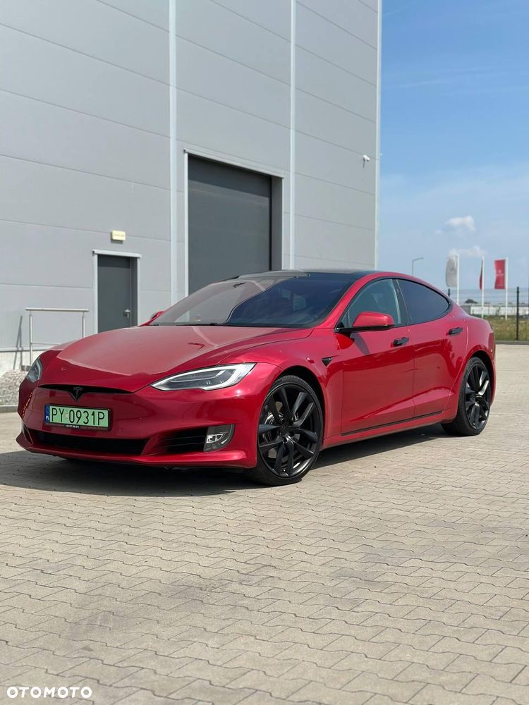 Tesla Model S - 8