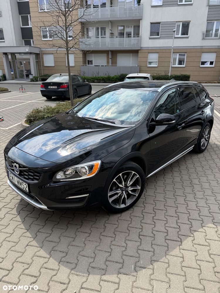 Volvo V60 Cross Country - 1