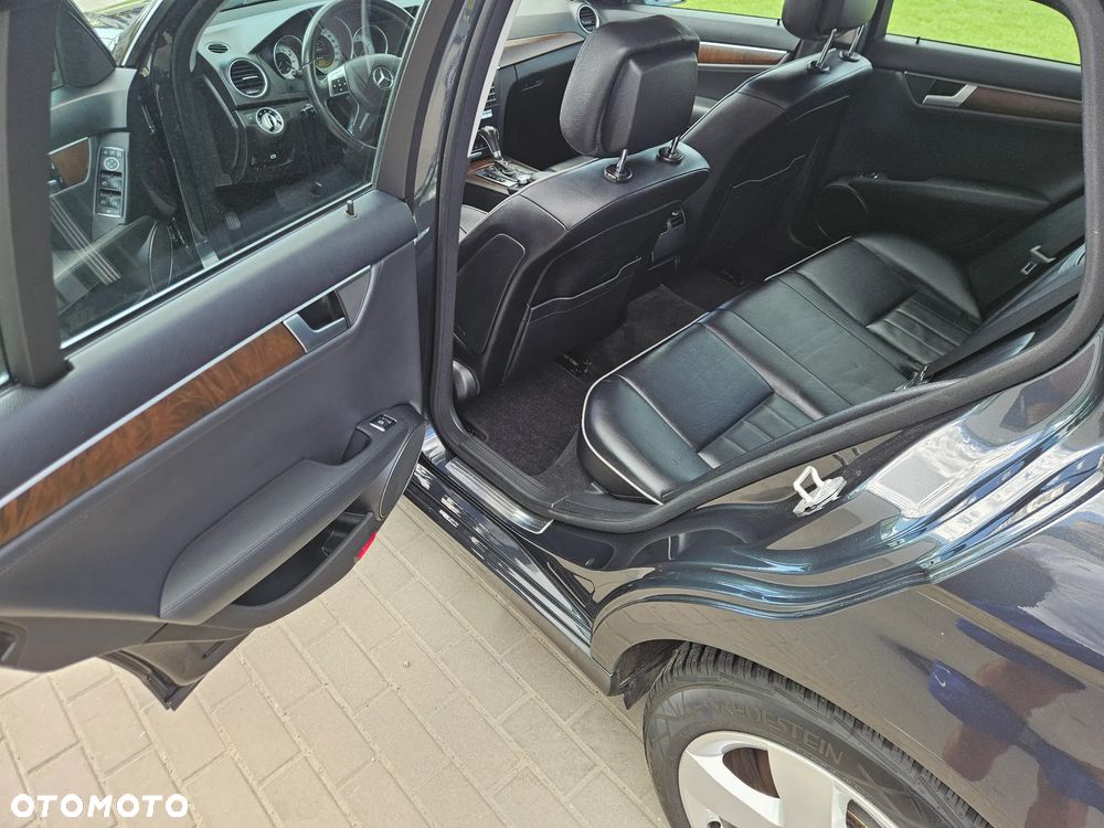 Mercedes-Benz Klasa C 200 (BlueEFFICIENCY) 7G-TRONIC Elegance - 18