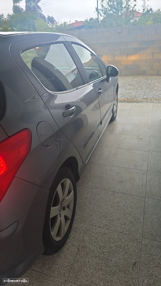 Peugeot 308 1.6 HDi Executive - 4