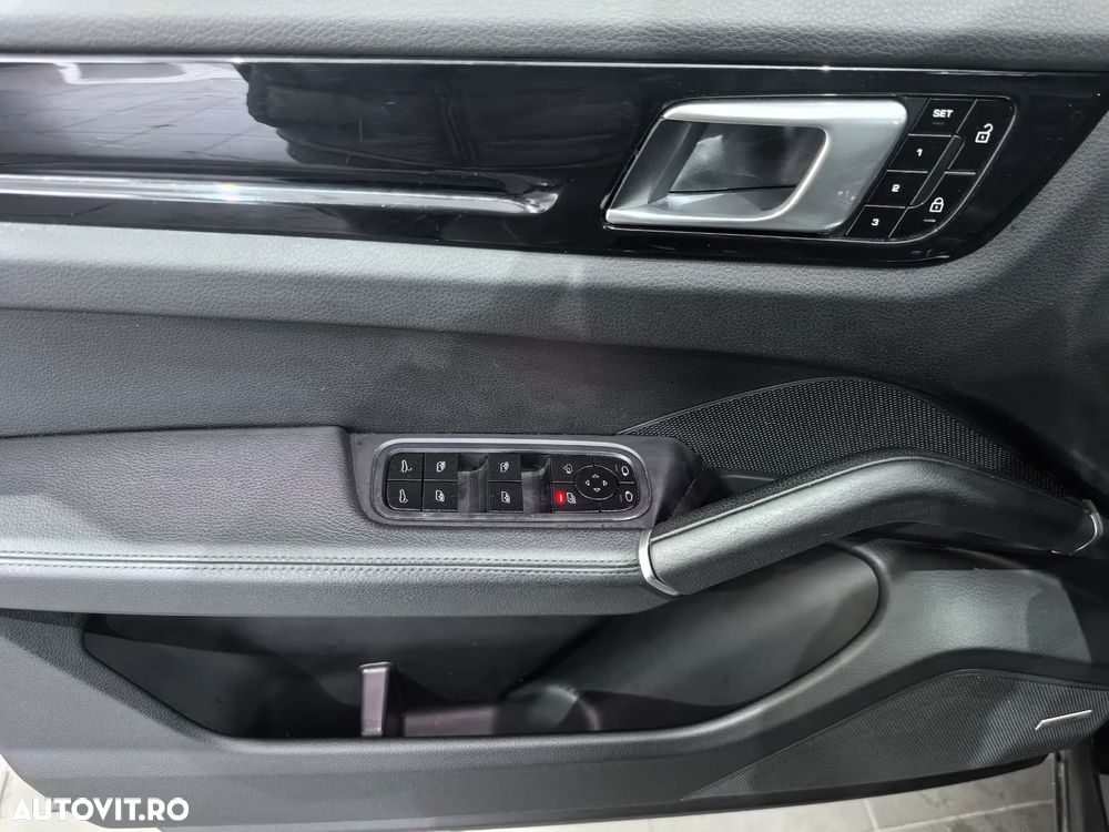 Porsche Cayenne - 11
